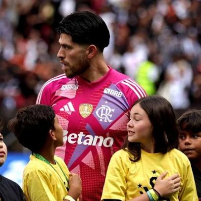 Gabriel Paulista celebra título da Supercopa pelo Corinthians e se emociona