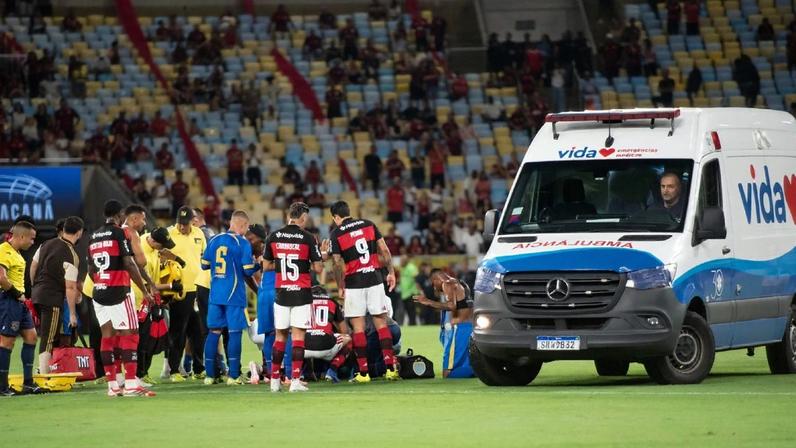 Jogador sofre convulsão em Flamengo x Sampaio Corrêa e é levado de ambulância
