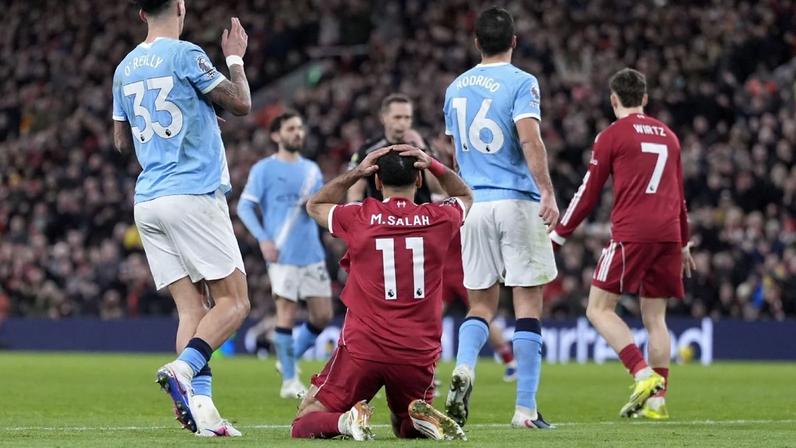 Técnico do Liverpool critica arbitragem por pênalti não marcado contra o City