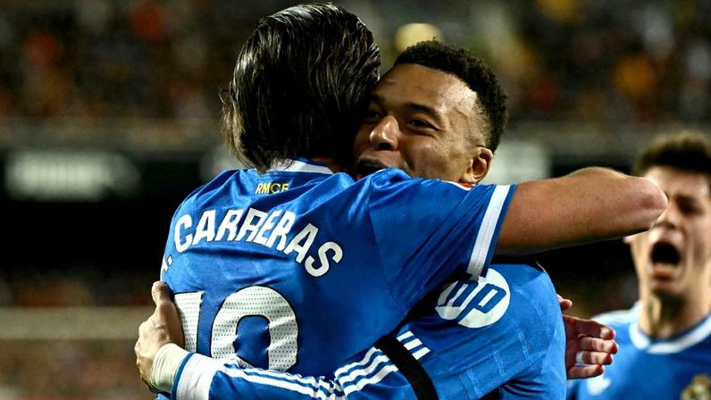 Real Madrid vence Valencia com golaço e não deixa Barcelona escapar na Liga