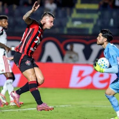 Rossi defende pênalti e Flamengo vence a primeira diante do Vitória