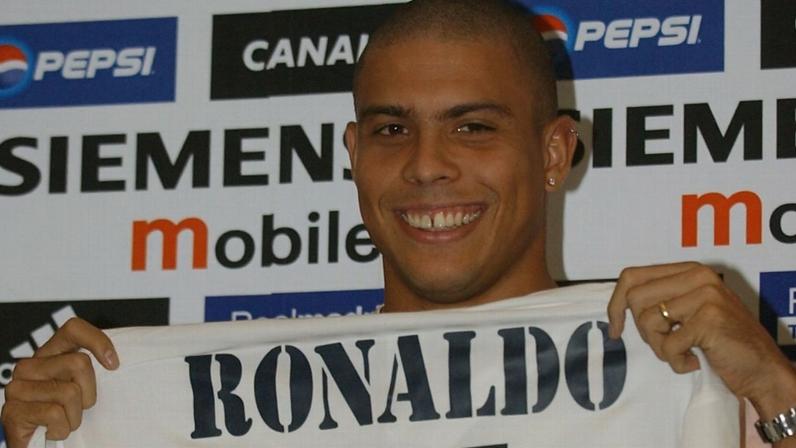 Ronaldo 'Fenômeno' durante apresentação como jogador do Real Madrid