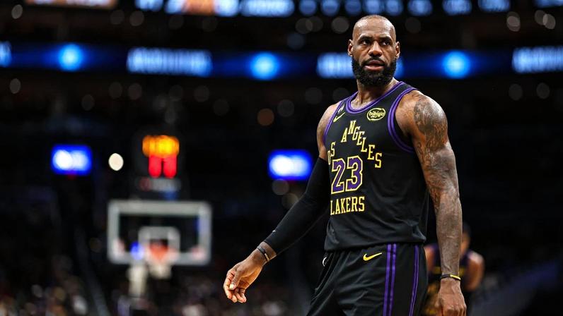 'King' será reserva pela primeira vez na carreira; seis jogadores estrearão no evento