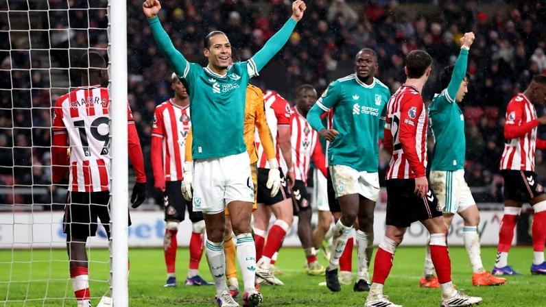 Liverpool vence Sunderland e sobe na briga pelo G-4 da Premier League