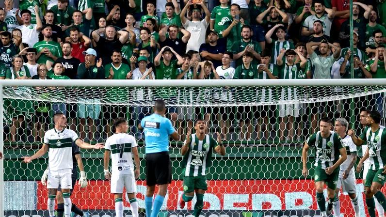 Chapecoense empata no fim com o Coritiba em jogo de seis gols pelo Brasileirão