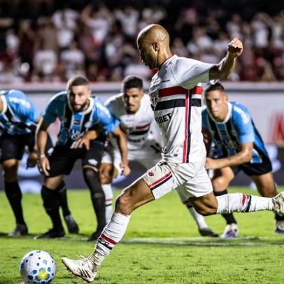 Diniz é vaiado, Vasco perde para o Bahia em São Januário e entra no Z-4