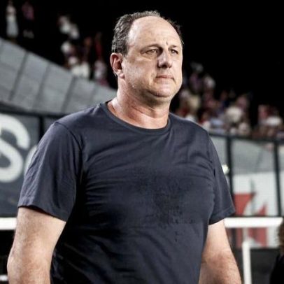 Ceni celebra triunfo do Bahia sobre o Vasco em São Januário, estádio hostil