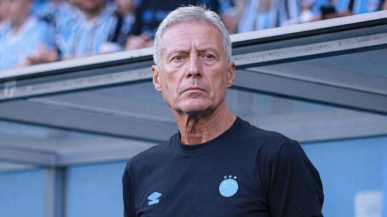 Luis Castro critica o Grêmio e diz que resultado foi curto para o São Paulo