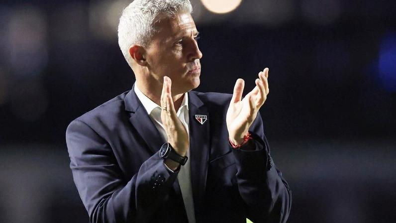 Imprensa mexicana elogia Veiga mesmo com vaias a América na Concacaf