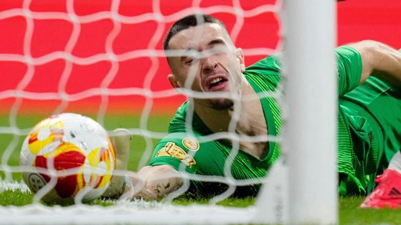 Goleiro do Barcelona explica furada de chocolate do Atlético: 'Muito azar'