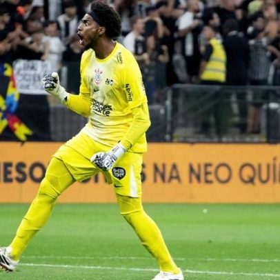 Hugo Souza pega pênalti e Corinthians vence pela 1ª no Brasileirão