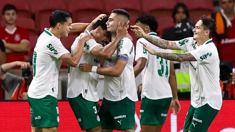 Palmeiras vence o Inter e assume liderança do Brasileirão com Andreas Pereira