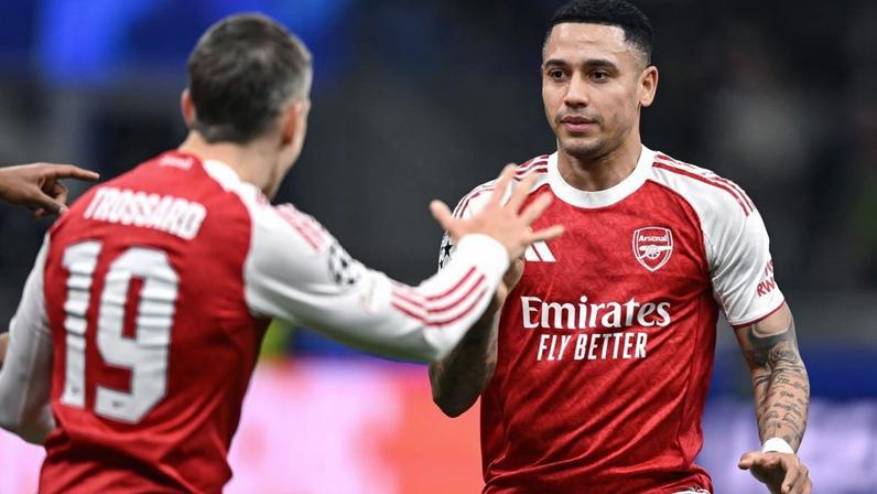 Gabriel Jesus comemora gol pelo Arsenal na Champions League