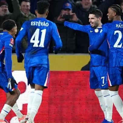 Chelsea vence Hull City com hat-trick de Pedro Neto e avança à Copa da Inglaterra