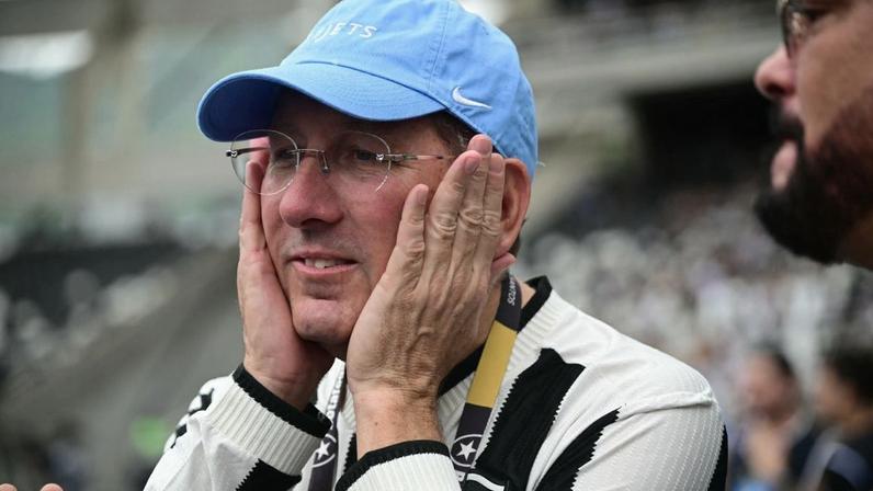 Fundo dá ultimato a Textor e pode forçar venda do Botafogo, aponta jornal