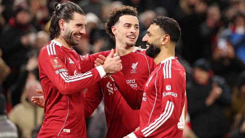 Szoboszlai e Salah brilham; Liverpool avança às oitavas da FA Cup