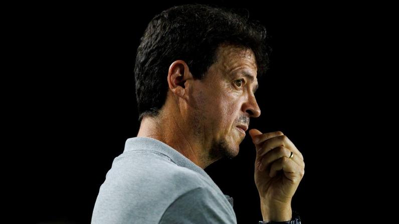 Diniz diz ter temido demissão ou cogitado deixar o Vasco após eliminação