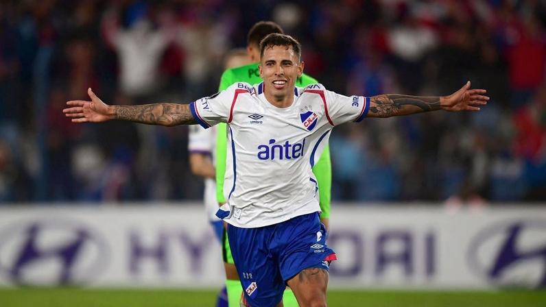 Christian Oliva em ação pelo Nacional-URU