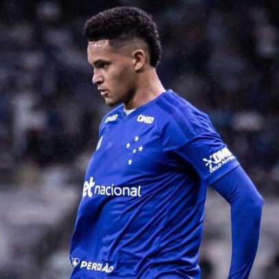 Joia do Cruzeiro viaja à Alemanha para exames médicos e assina com Dortmund