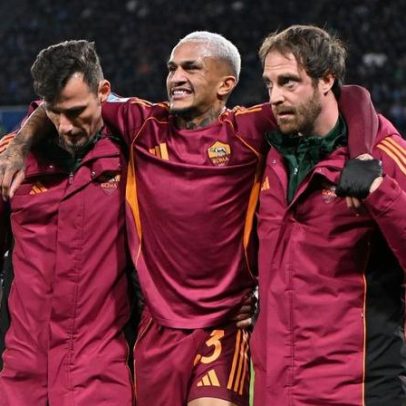 Wesley sofre pênalti; se lesiona e deixa jogo da Roma; confira lance