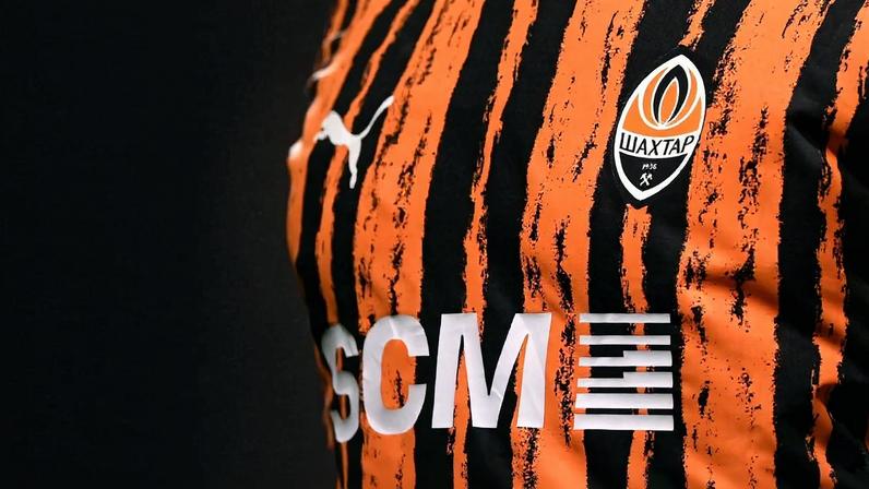Vista do uniforme do Shakhtar Donetsk durante jogo contra o Shamrock Rovers