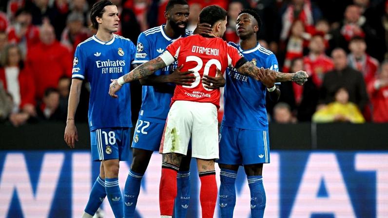 Vinicius Jr. faz golaço, acusa jogador do Benfica de fala racista, e confusão começa; Entenda (0:59)