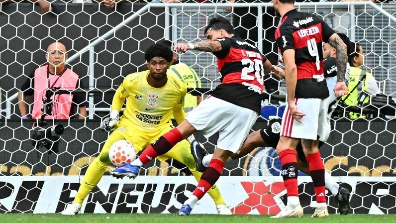 Lucas Paquetá na apresentação oficial no Flamengo