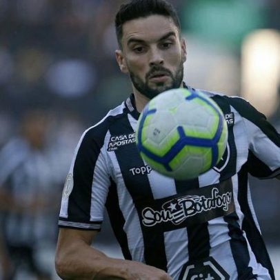 Ex-Botafogo alerta ambiente hostil na Libertadores após ataques com moedas