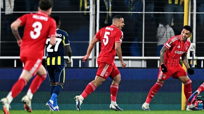 Rui Costa admite divergência e detalha rescisão de Oscar com o São Paulo