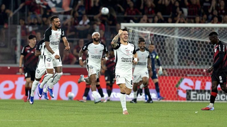 Garro garante vitória do Corinthians sobre Athletico, deixando rival sem pontos