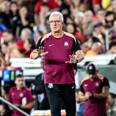Dorival valoriza vitória do Corinthians e critica gramado da Arena Athletico