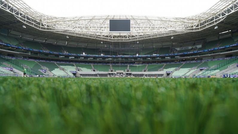 Barros rebate críticas de Paz sobre gramados sintéticos e pede fim de discussões