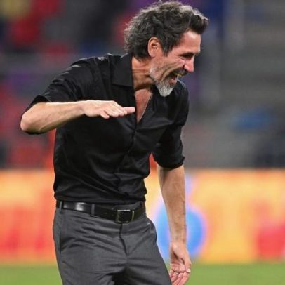 Treinador acertado com Atlético-MG se emociona na despedida do Estudiantes