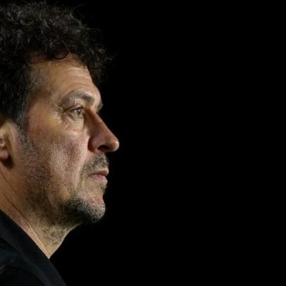 Diniz diz que melhora de todos os jogadores do Vasco e rebate críticas