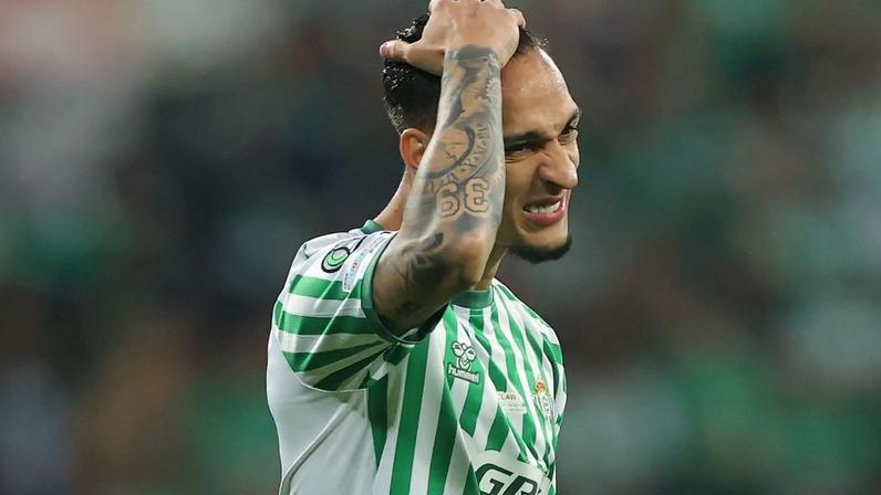 Antony fica desolado após perder gols em tropeço do Betis na La Liga