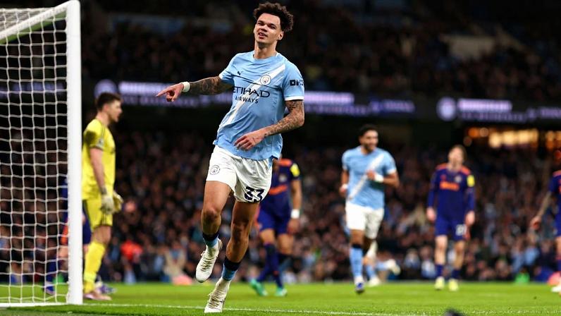 City vence Newcastle com dois gols de herói improvável e empurrão de Dias