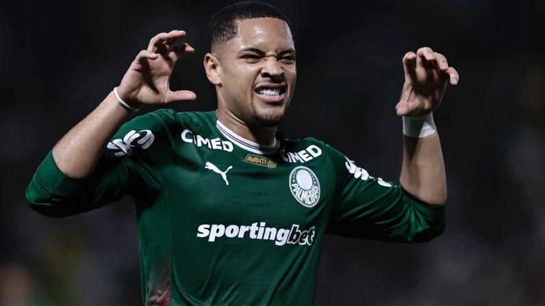 Vitor Roque faz dois e Palmeiras avança às semis do Paulistão