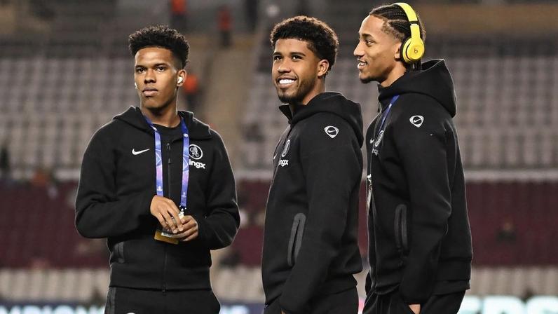 Arsenal e Chelsea tentam convencer Ancelotti; veja o que assistir no Disney+