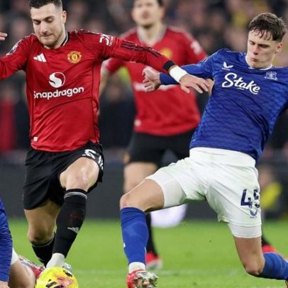 United vence no dia de Casemiro com golaço de Cunha e sobe no G-4