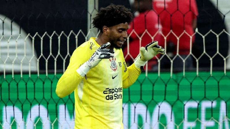 Raio-X das defesas de pênalti de Hugo Souza no Corinthians