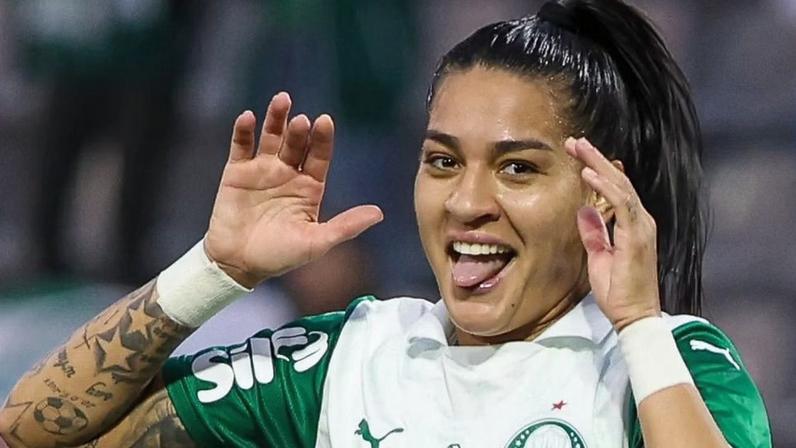 Brena comemora gol pelo Palmeiras sobre o Pachuca-MEX