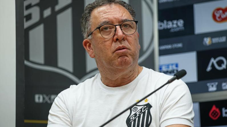 Alisson pensa no futuro após transferência frustrada para o Corinthians