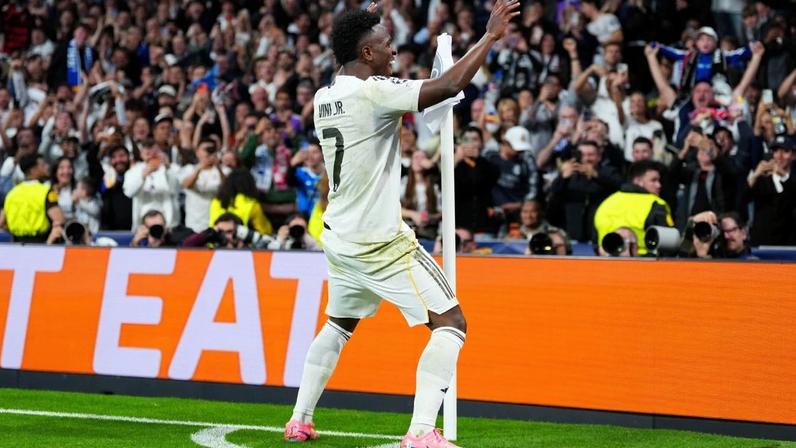 Marquinhos comemora muito o gol do PSG no empate com o Monaco na Champions