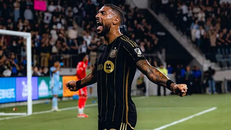 Bouanga comemora gol pelo LA FC (Foto: Divulgação)