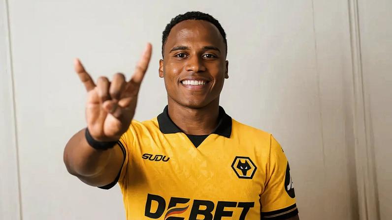 Jhon Arias sendo apresentando nos Wolves (Foto: Divulgação)