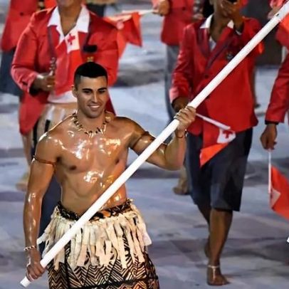 Besuntado de Tonga retorna às Olimpíadas como ícone humanitário e pioneiro