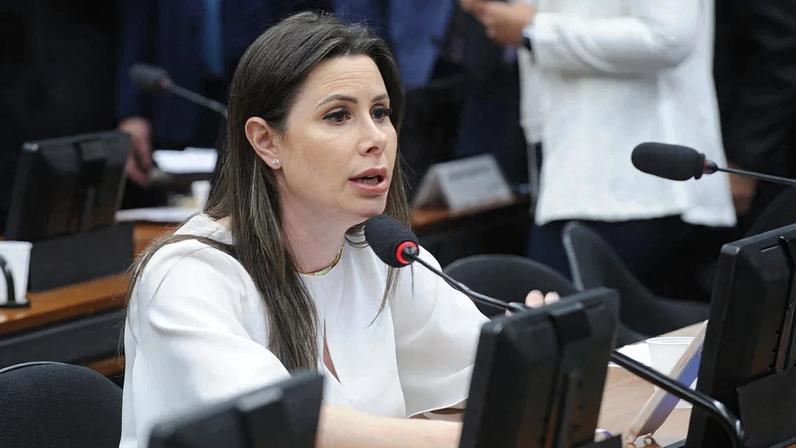 A deputada federal Carol de Toni e o filho de Jair Bolsonaro, Carlos Bolsonaro. Foto: Reprodução Instagram