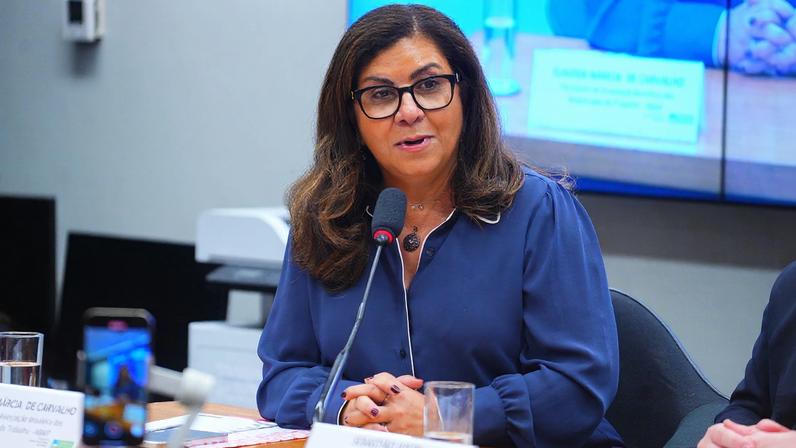 Durante julgamento no STF, juíza aposentada reclama de falta de lanche e café