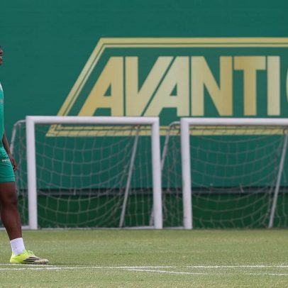 Arias treina com elenco do Palmeiras e acelera preparação para estreia