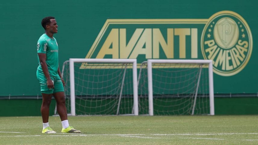 Jhon Arias durante treino do Palmeiras, na Academia de Futebol